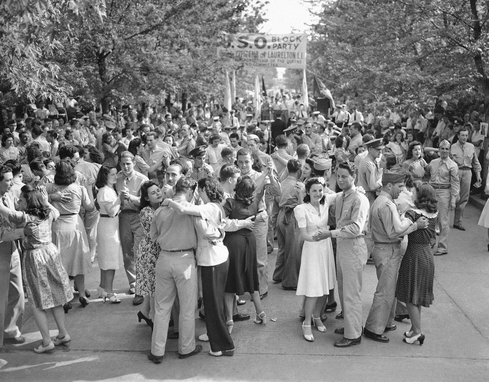 1941: USO